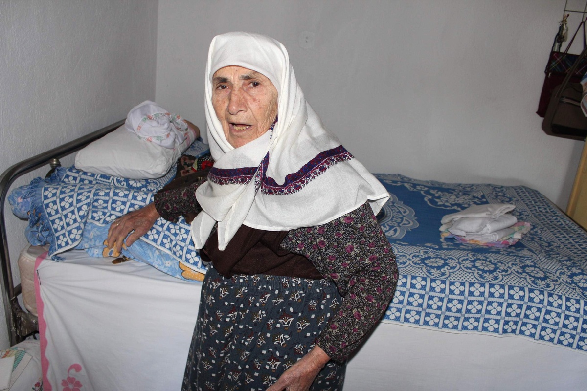 Yardım Bahanesiyle Yaşlı Kadının Parasını Çaldılar
