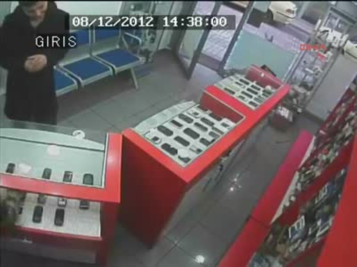 İncelediği Cep Telefonunu Çaldı