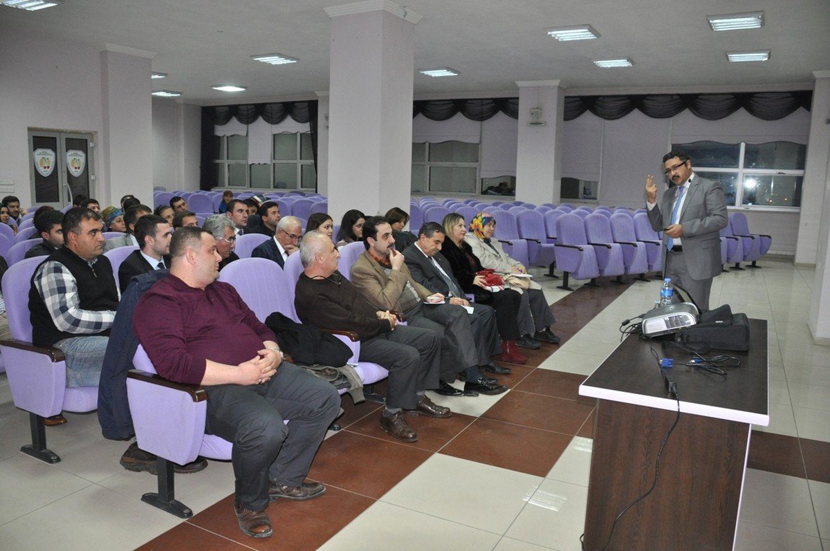 AK Parti Siyaset Akademisi\'nde Beden Dili Eğitimi