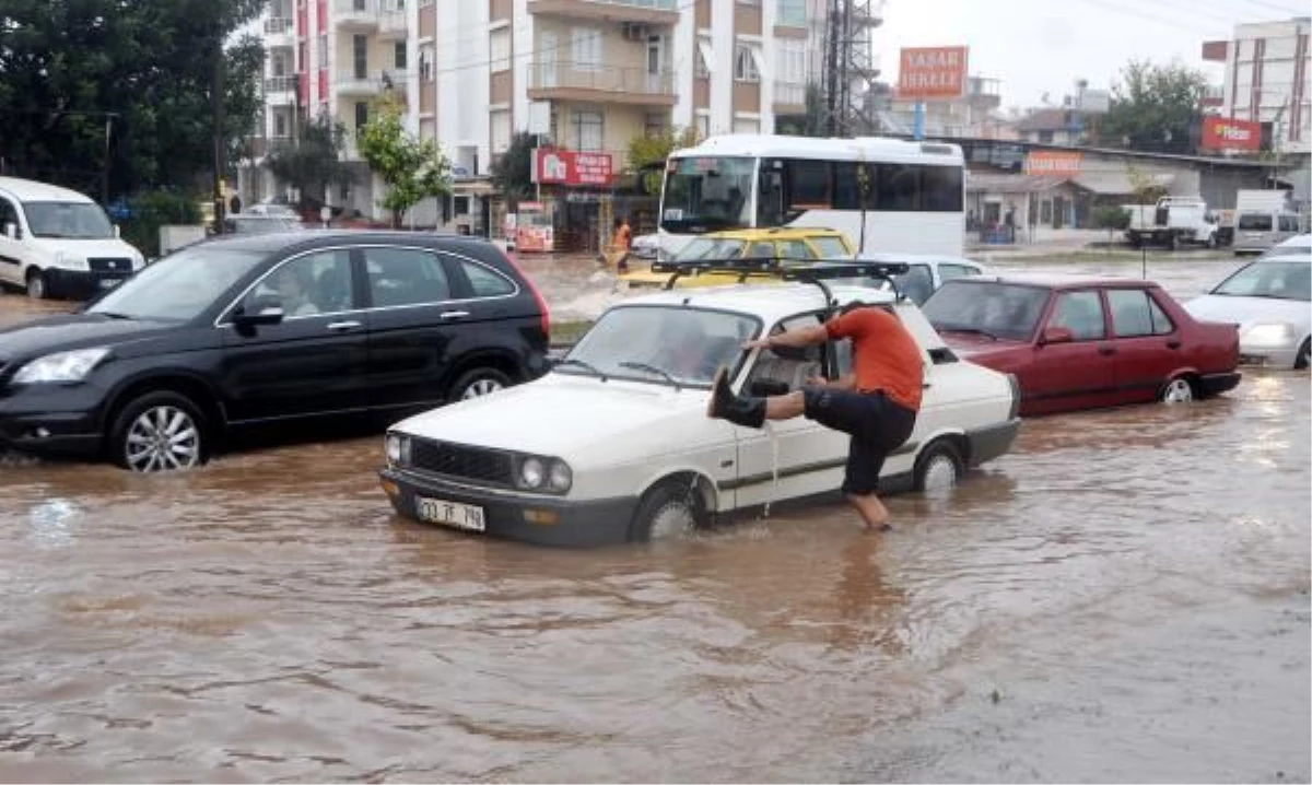 Antalya\'da Şiddetli Yağış