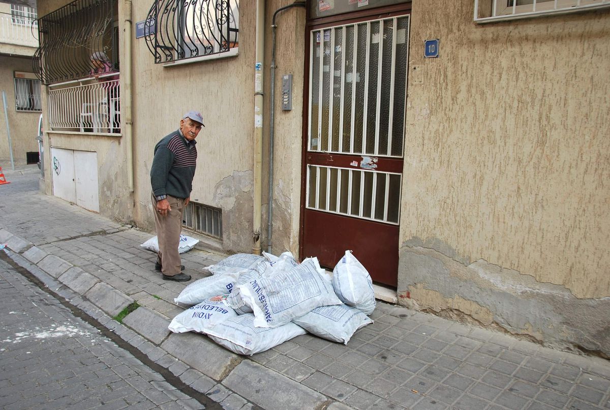 Aydın Belediyesi Kömür Dağıtımına Başladı
