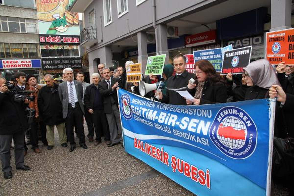 Balıkesir\'de Başörtüsü Eylemi