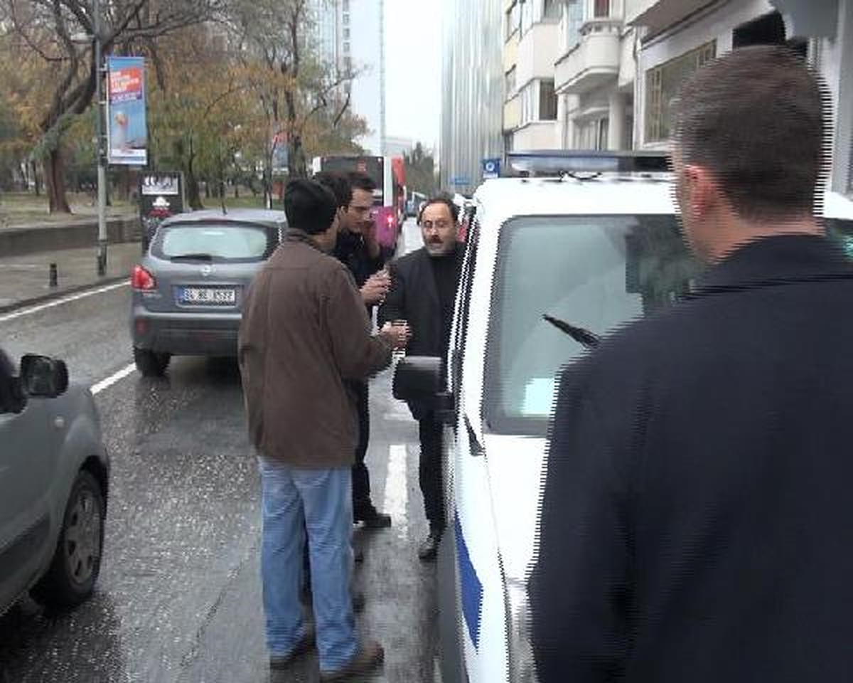 Banka Önünde Sıra Kavgası: 1 Yaralı
