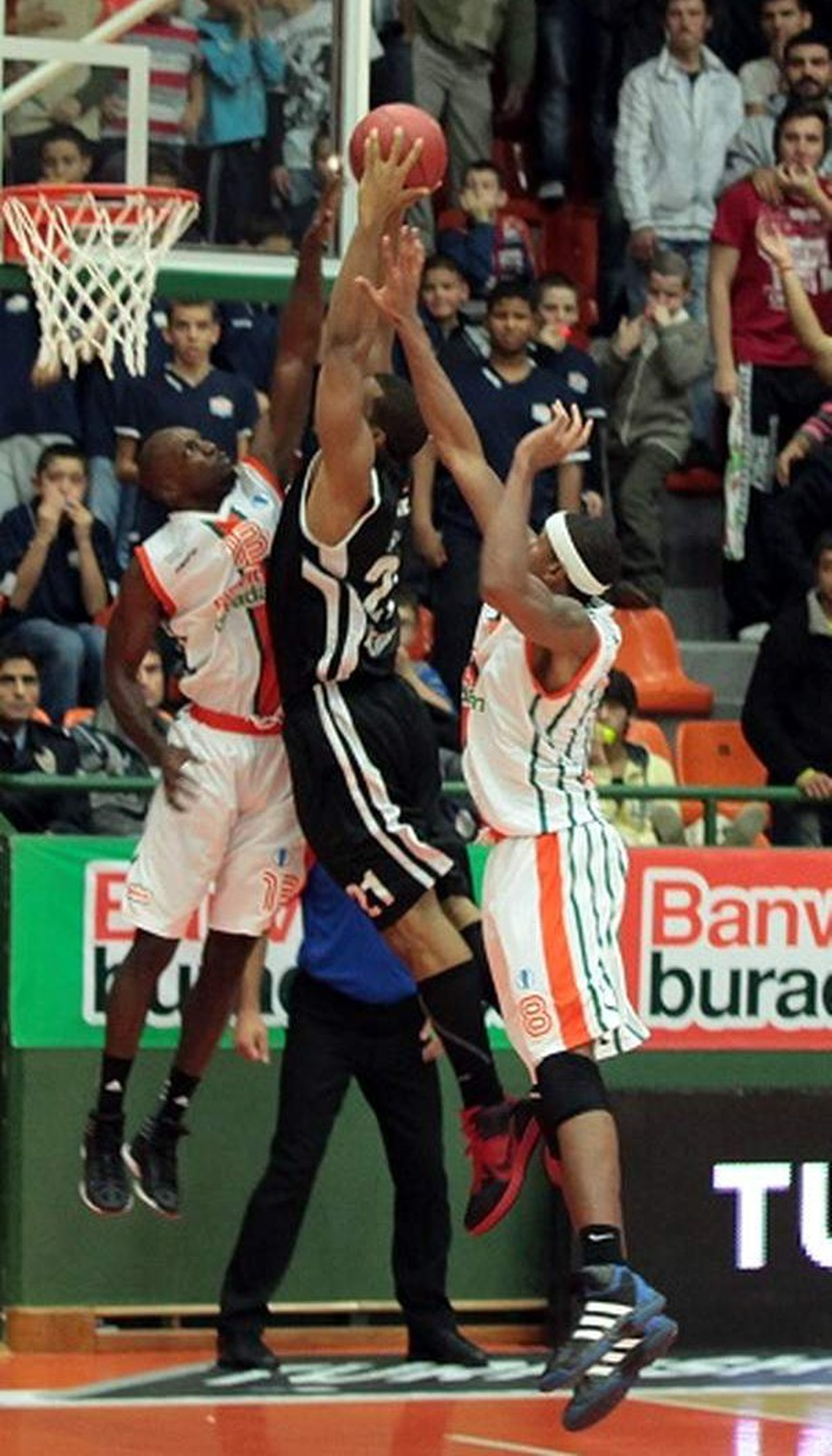 Banvit Tur İçin Almanya\'da Sahaya Çıkacak
