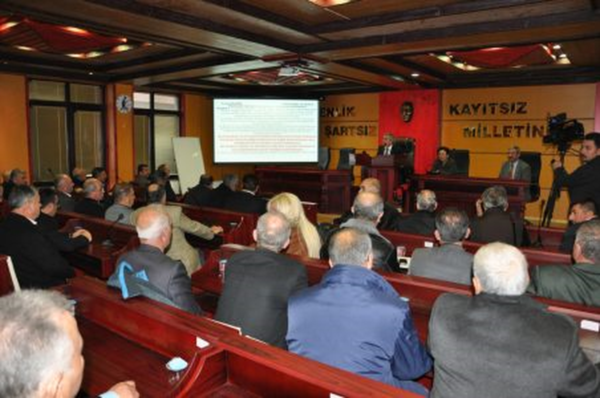 Başkan Cem Kara Büyükşehir Kanunu\'nu Muhtarlara Anlattı