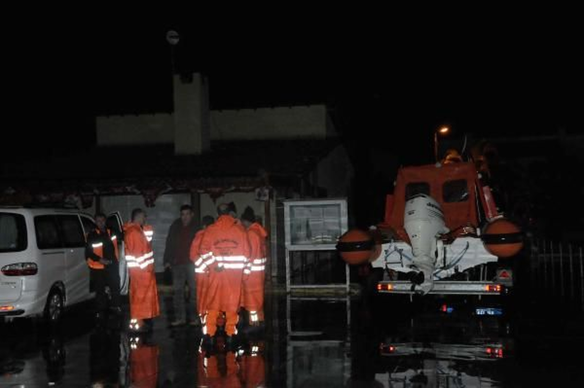 Çeşme\'de Arama Çalışmaları Sürüyor