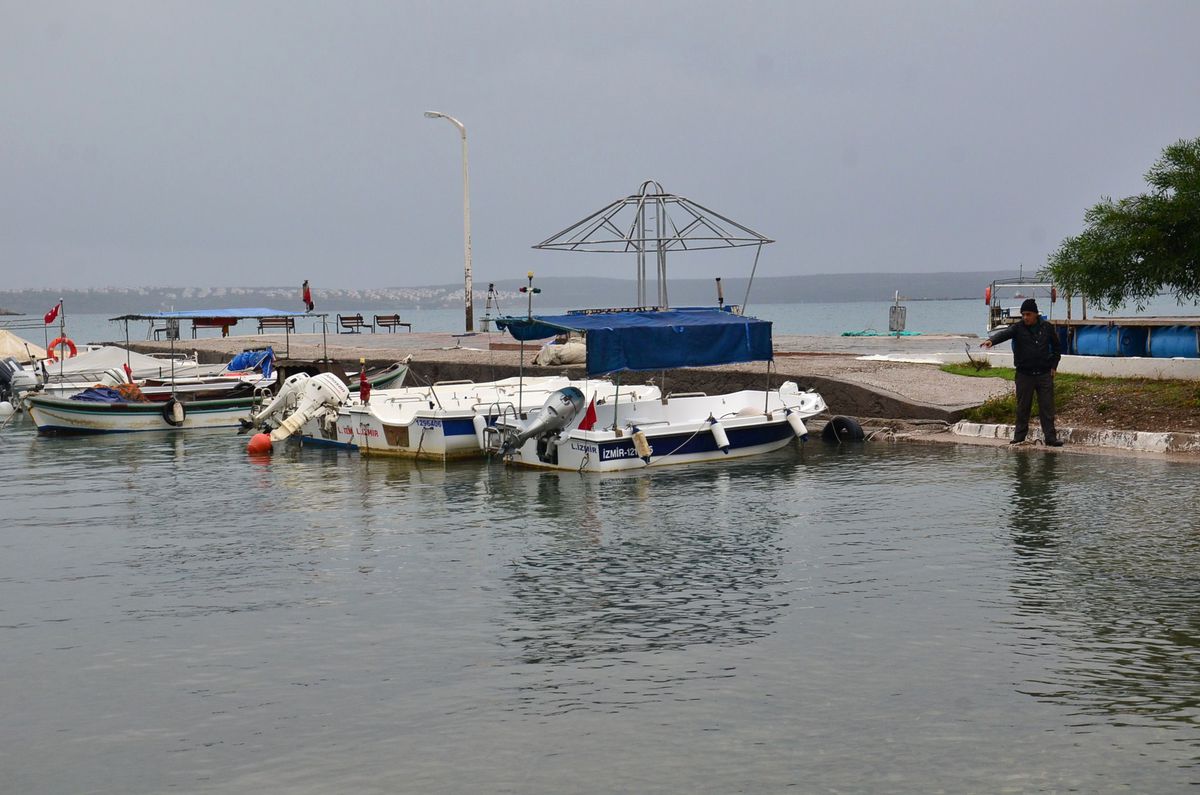 Çeşme\'de Bir Teknenin Alabora Olması