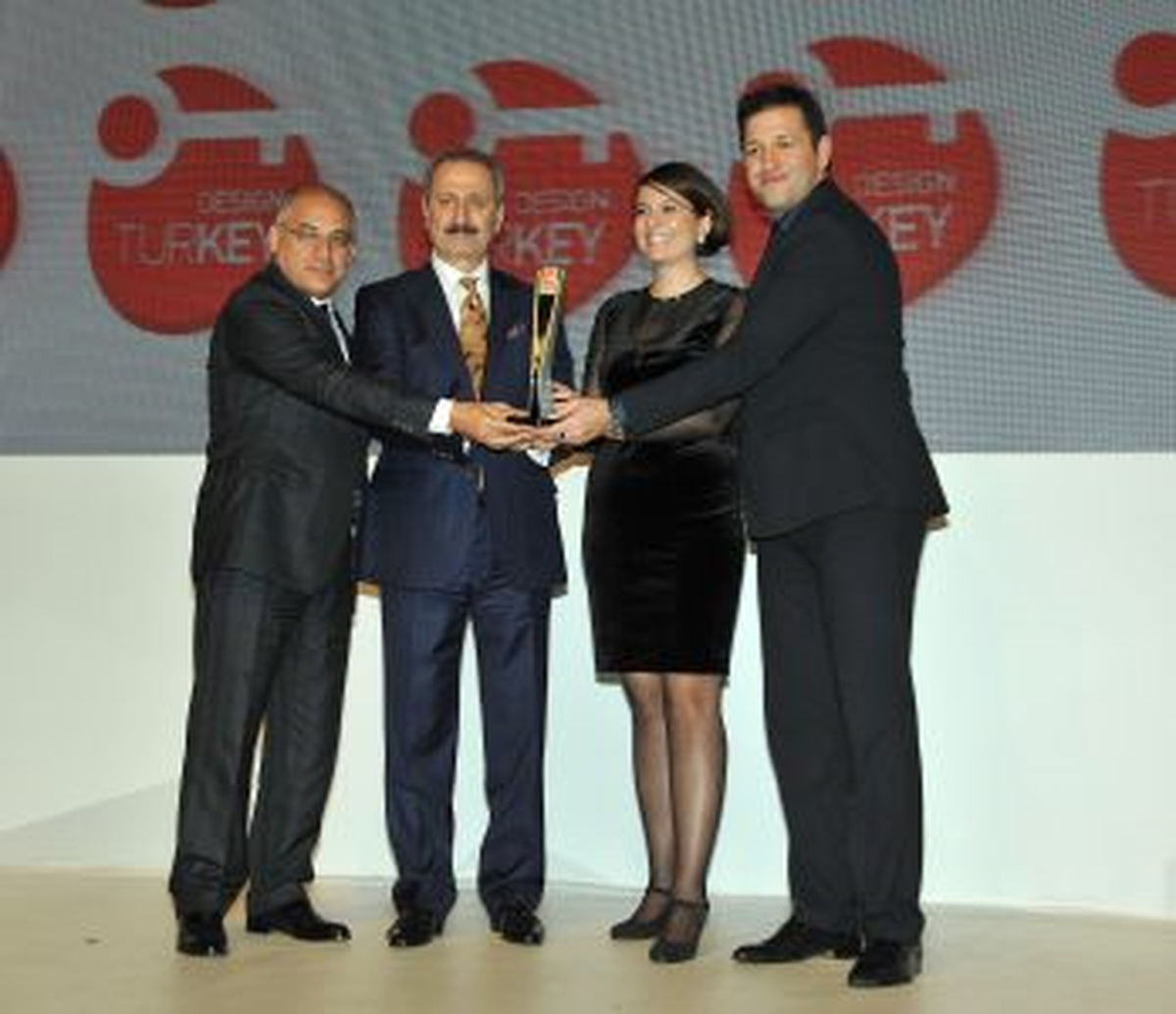 Desıgn Turkey\'den E.C.A. ve Serel\'e 2 Ödül
