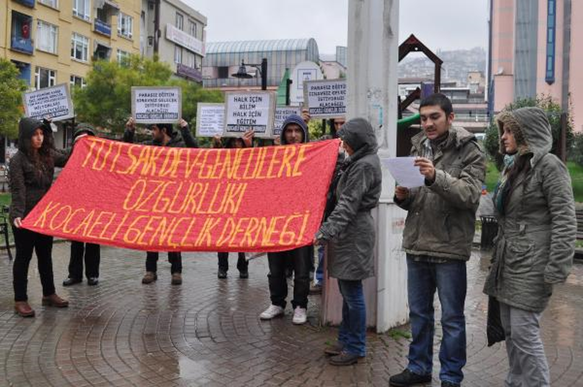 Dev-Genç\'lilere Karga Tulumba Gözaltı