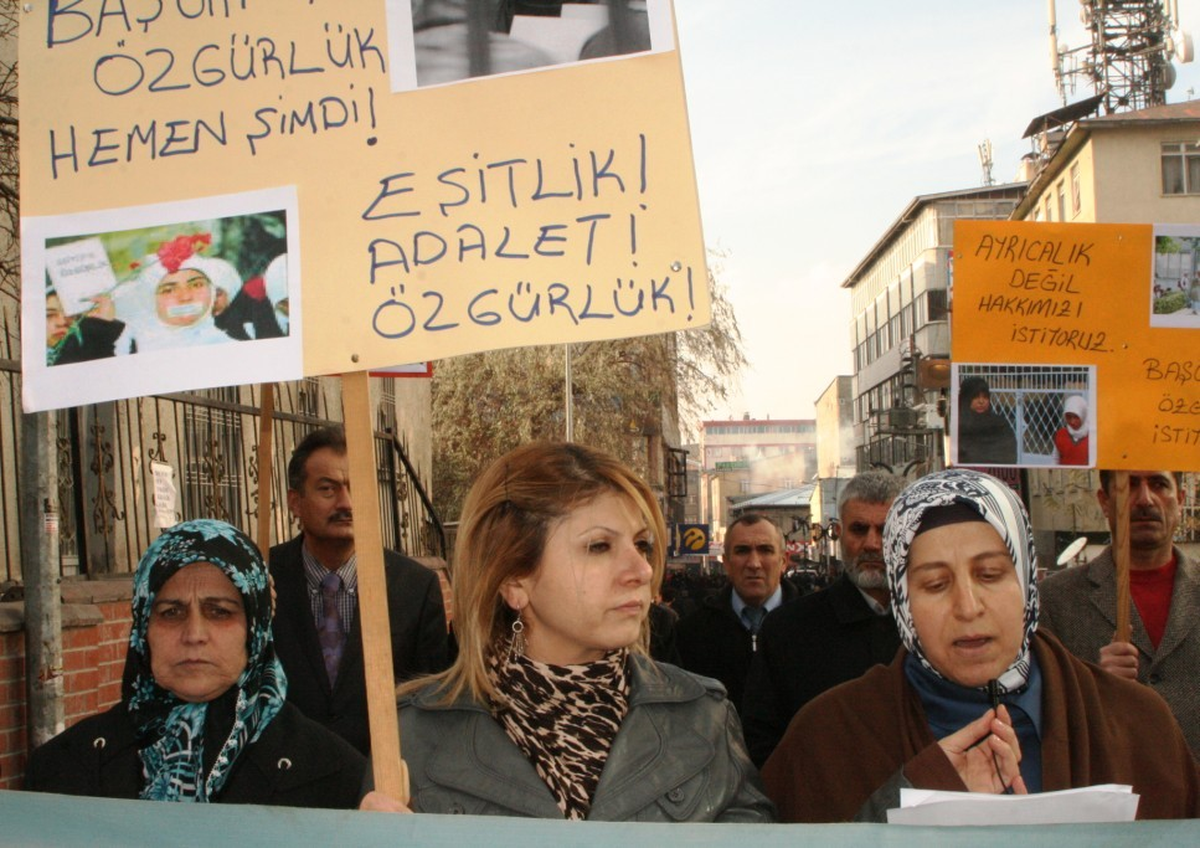 Eğitim Bir-Sen\'den Basın Açıklması