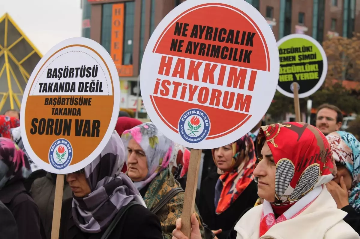 Eğitim-Bir-Sen Kamuda Başörtüsüne Özgürlük İçin Basın Açıklaması Yaptı