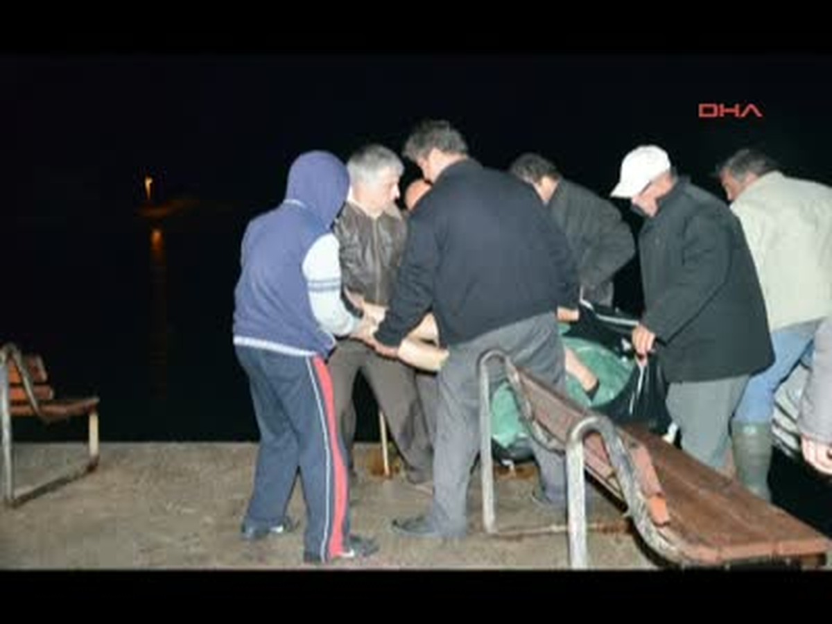 Çeşme\'de Alabora Olan Tekne Battı