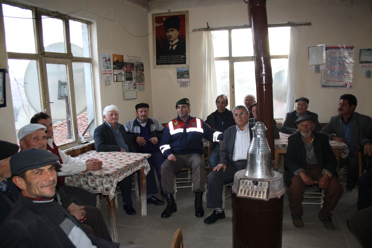 Gördes\'in Köylerinde Jandarmadan "Trafikte Yaşam" Eğitimi