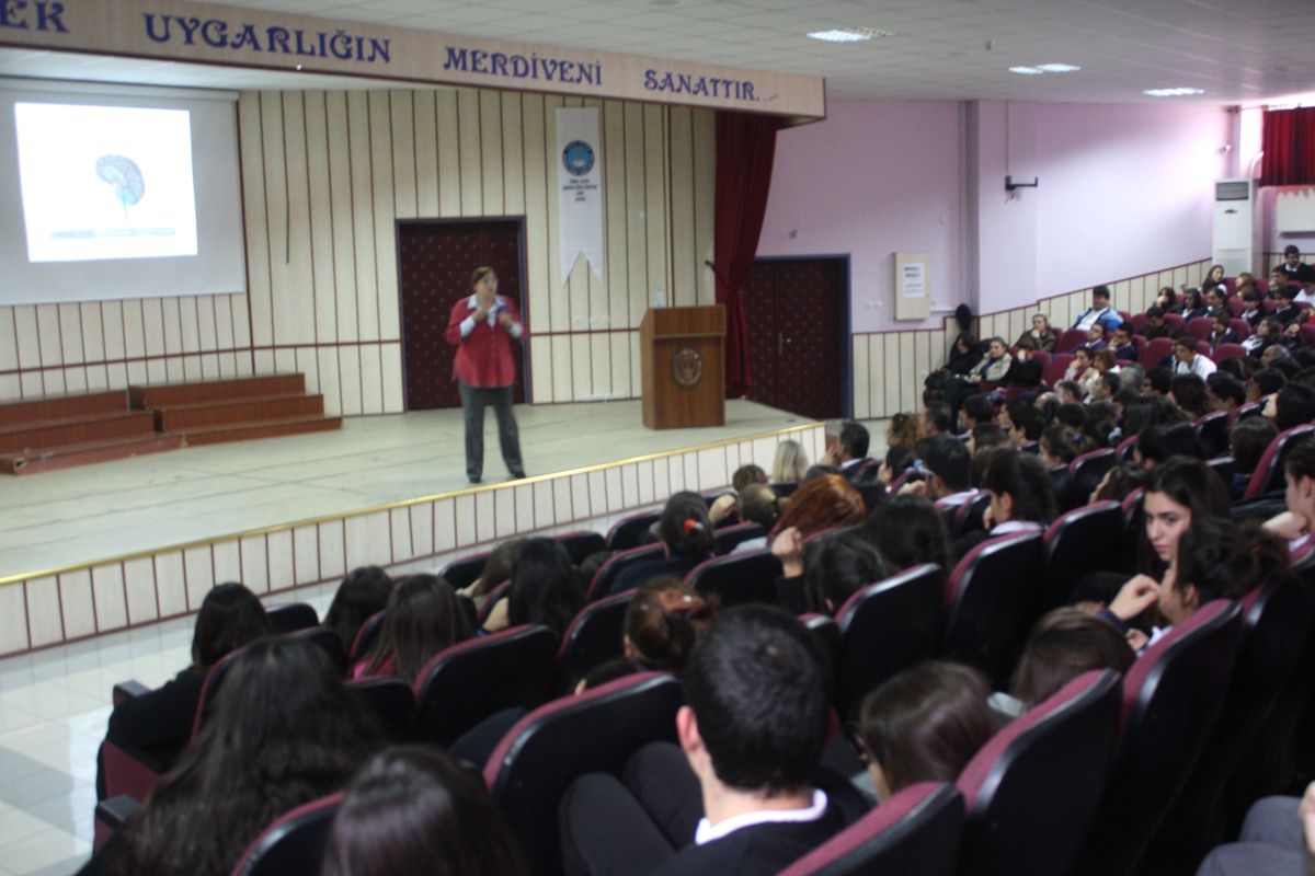 Hızlı Okuma Şampiyonundan Aydınlılara Beyni Etkin Kullanma Semineri