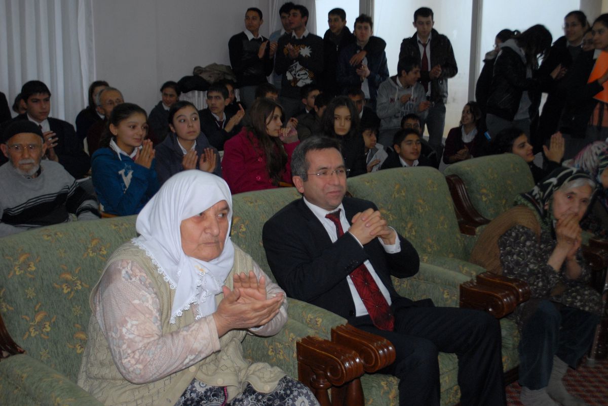 Huzur Evi Sakinlerine Eğlence