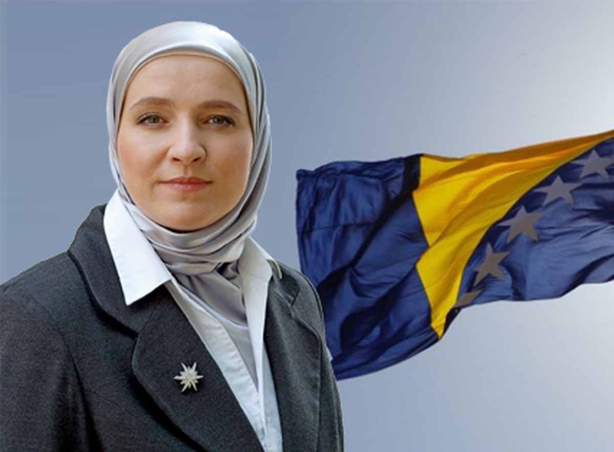İlk Başörtülü Belediye Başkanı Türkiye\'de