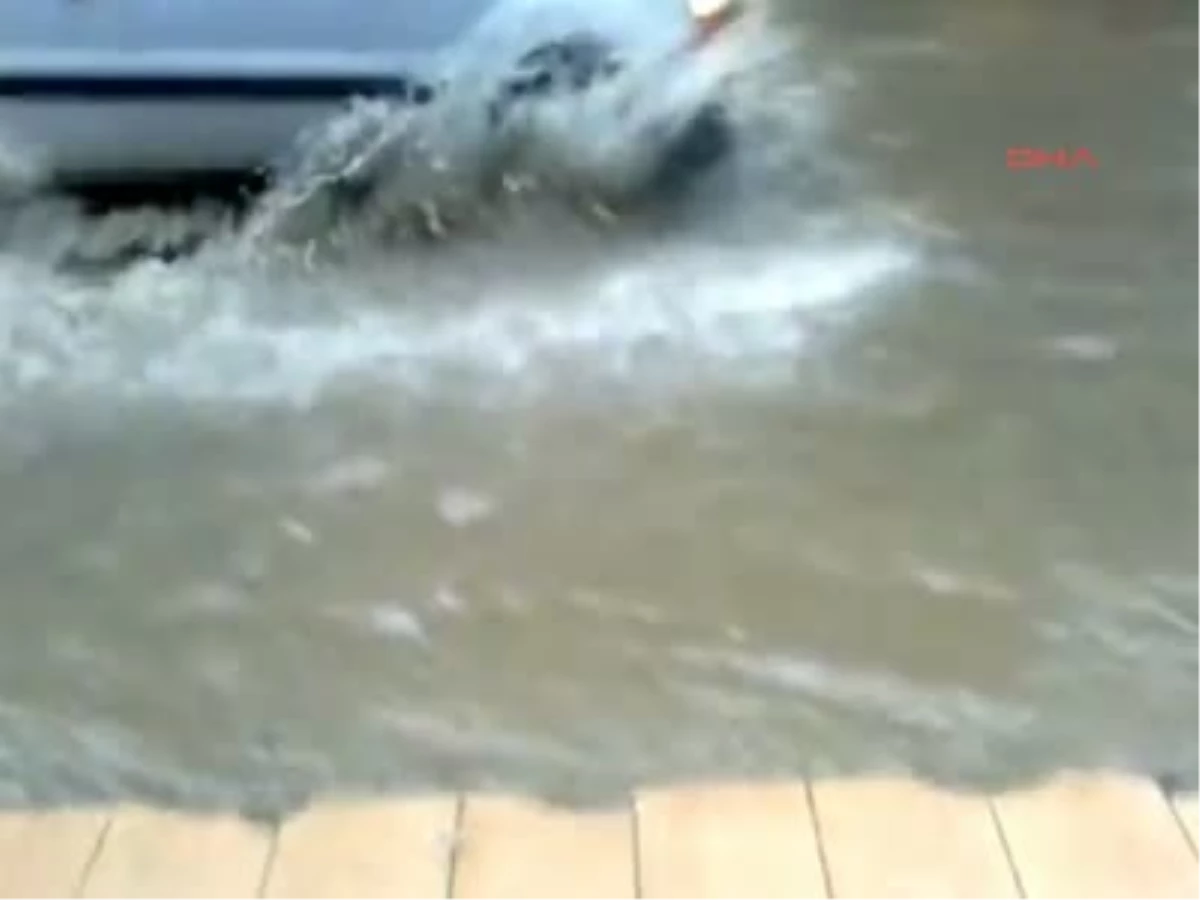 İzmir\'de Sağanak Yağış