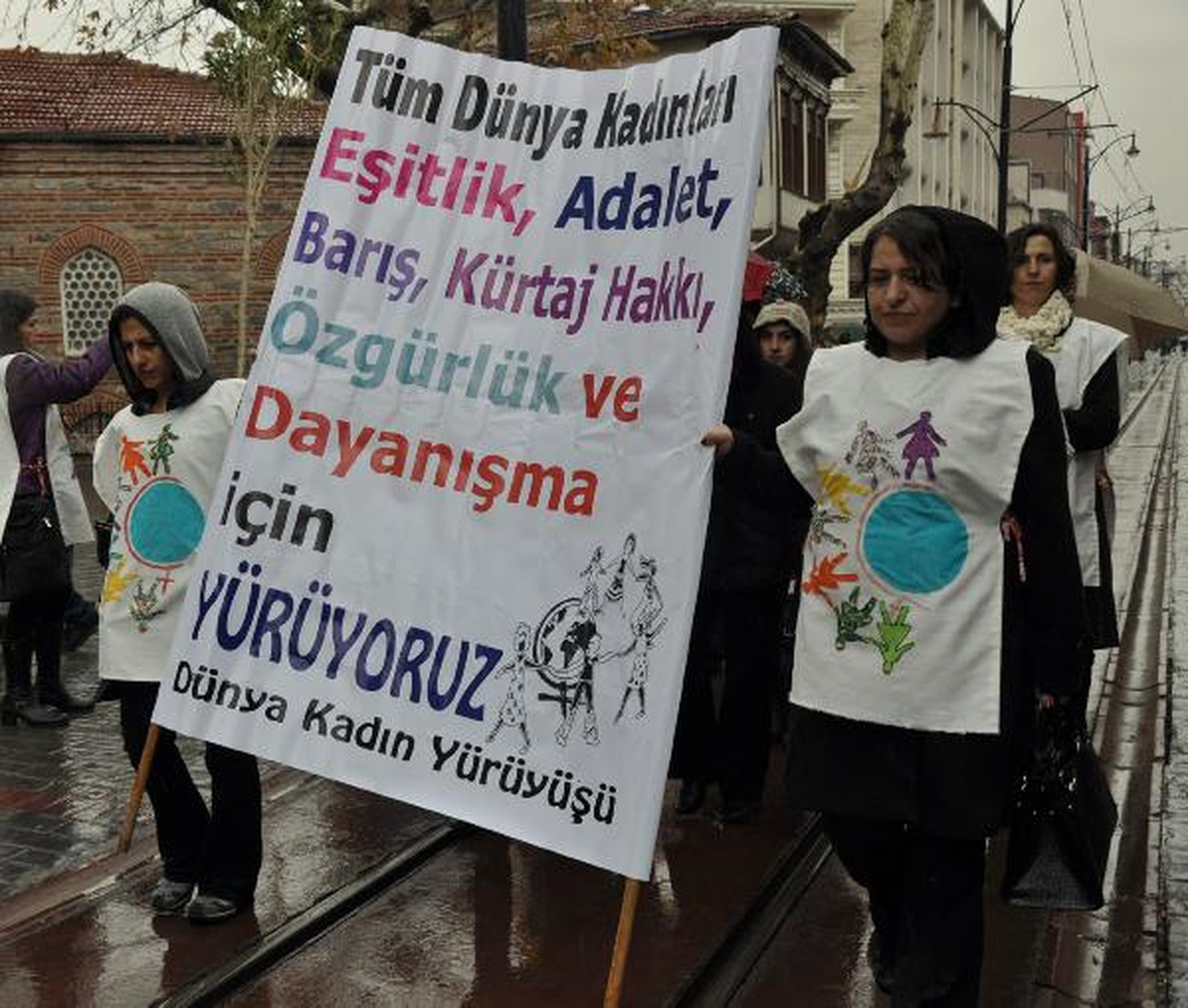 Kadınlardan \'Şiddete Hayır\' Yürüyüşü