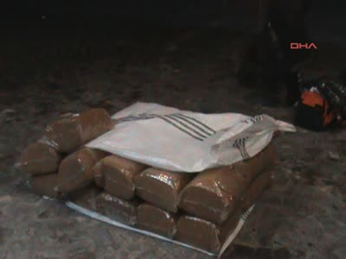 Karapınar Yolcu Otobüslerinde, Kaçak Sigara ve Esrar Bulundu