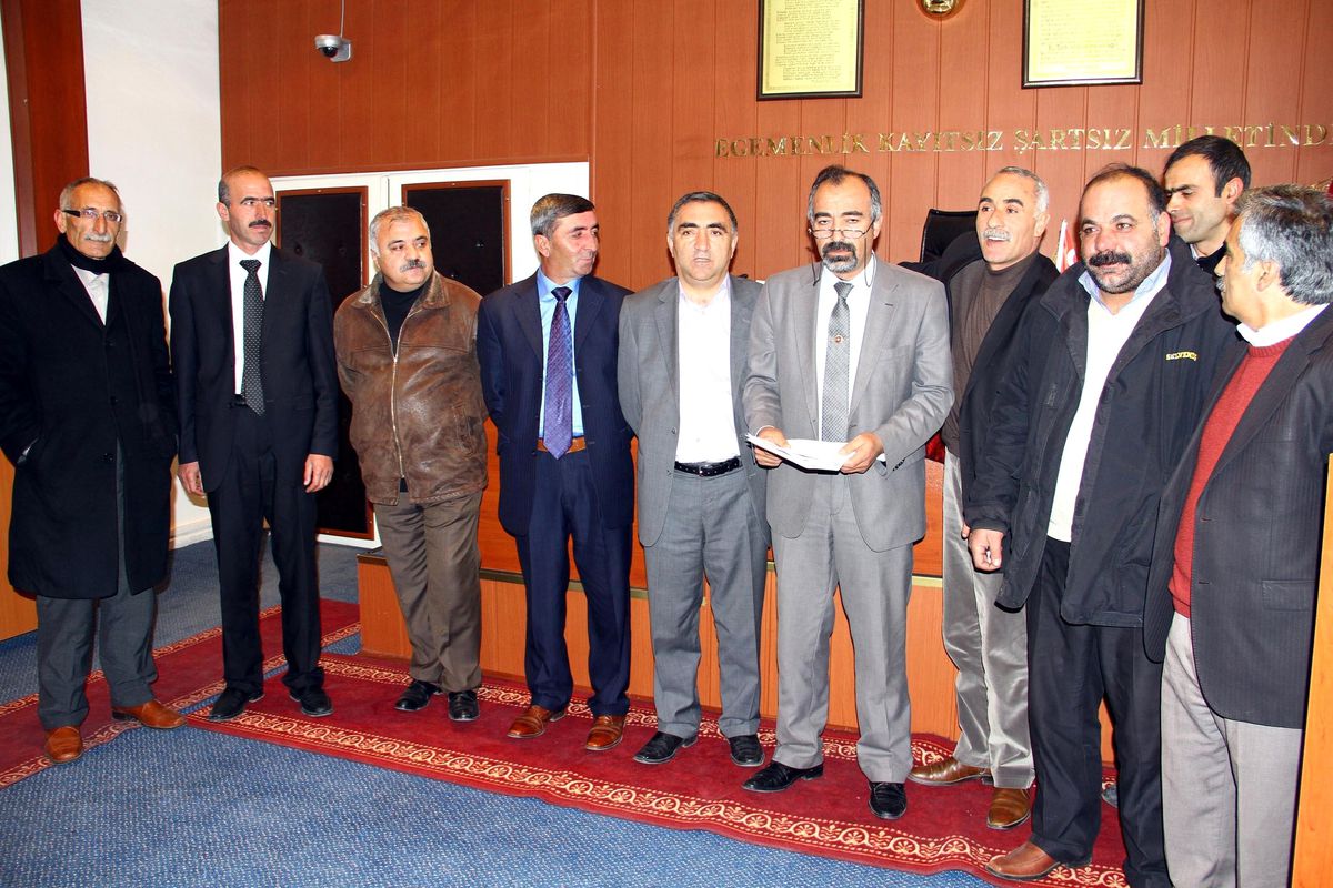 "Meclis Toplantılarına Katılmayan Meclis Üyelerinin Üyelikleri Düşürülmeli"