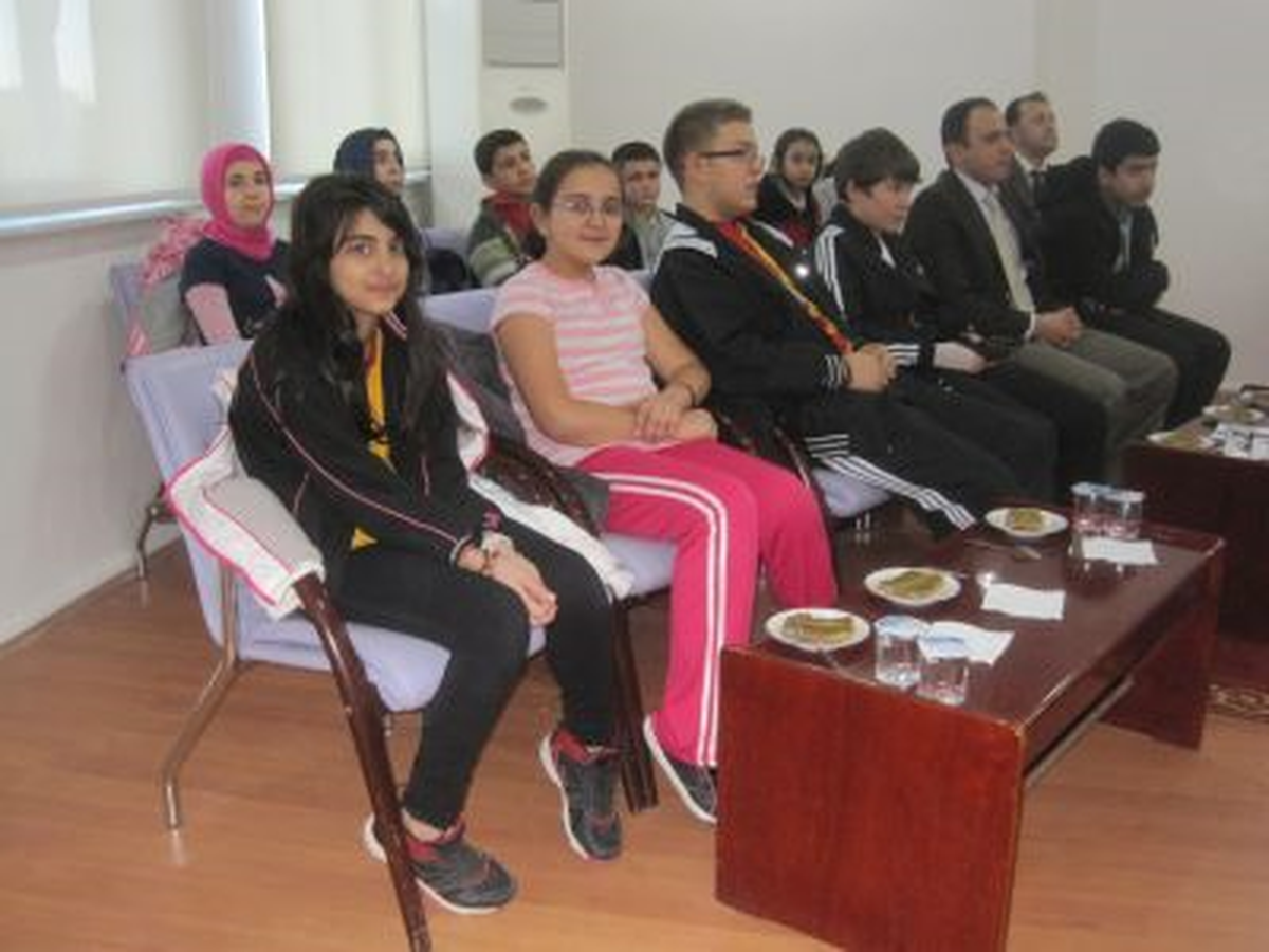 Öğrencilere Demokrasi Eğitimi
