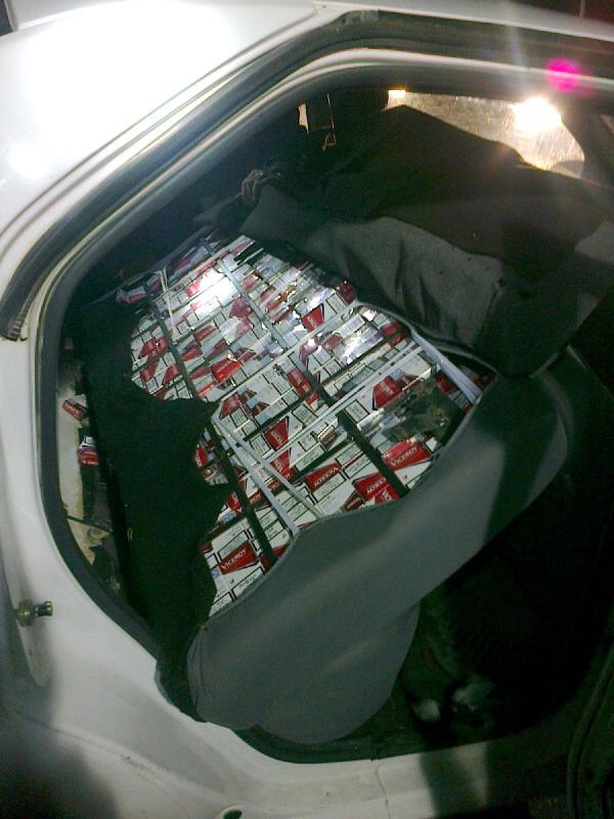Otomobil Koltuğuna Gizlenmiş Kaçak Sigara Ele Geçirildi