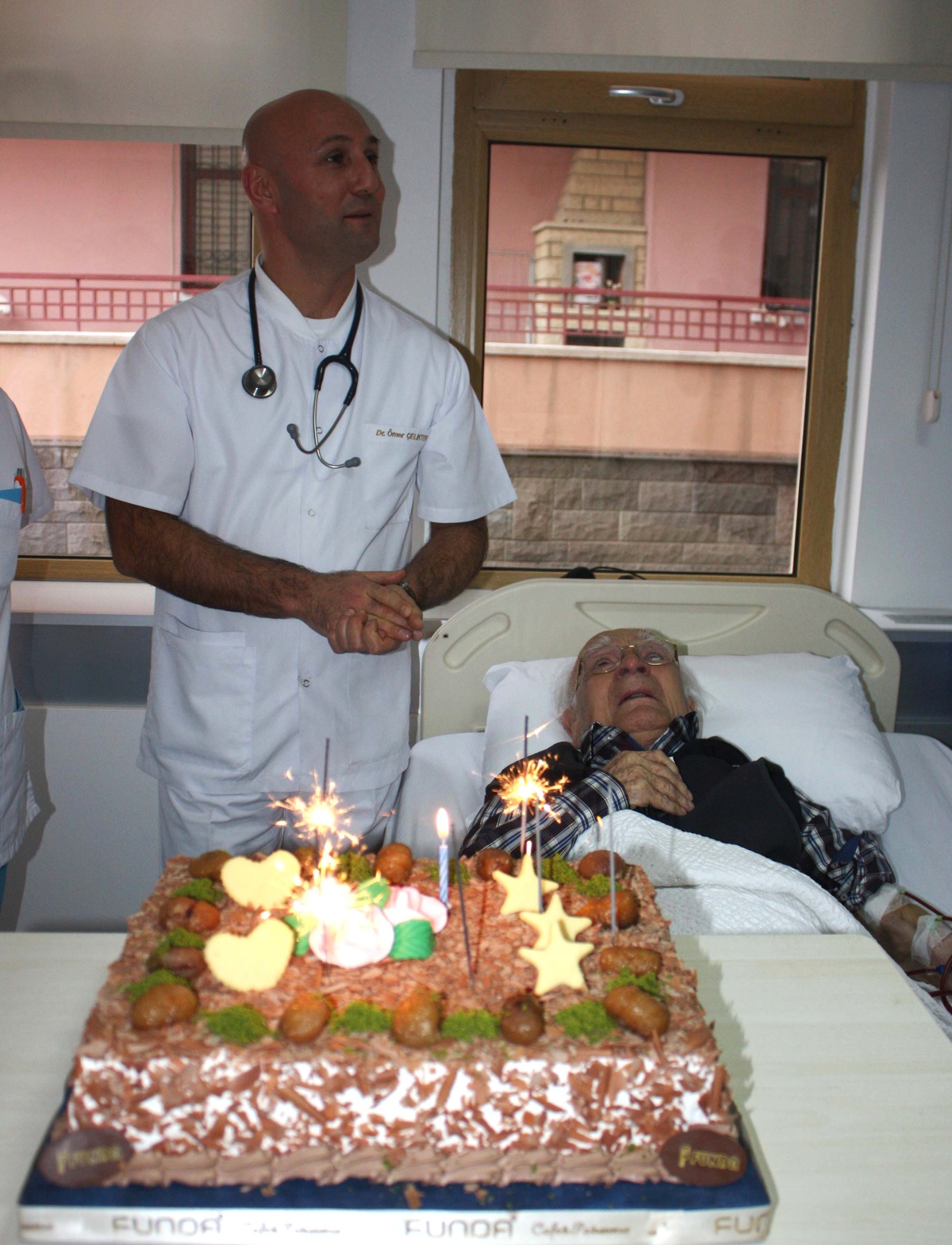 (Özel Haber) 100 Yıllık Çınar Böbrek Hastalığına Yenilmedi