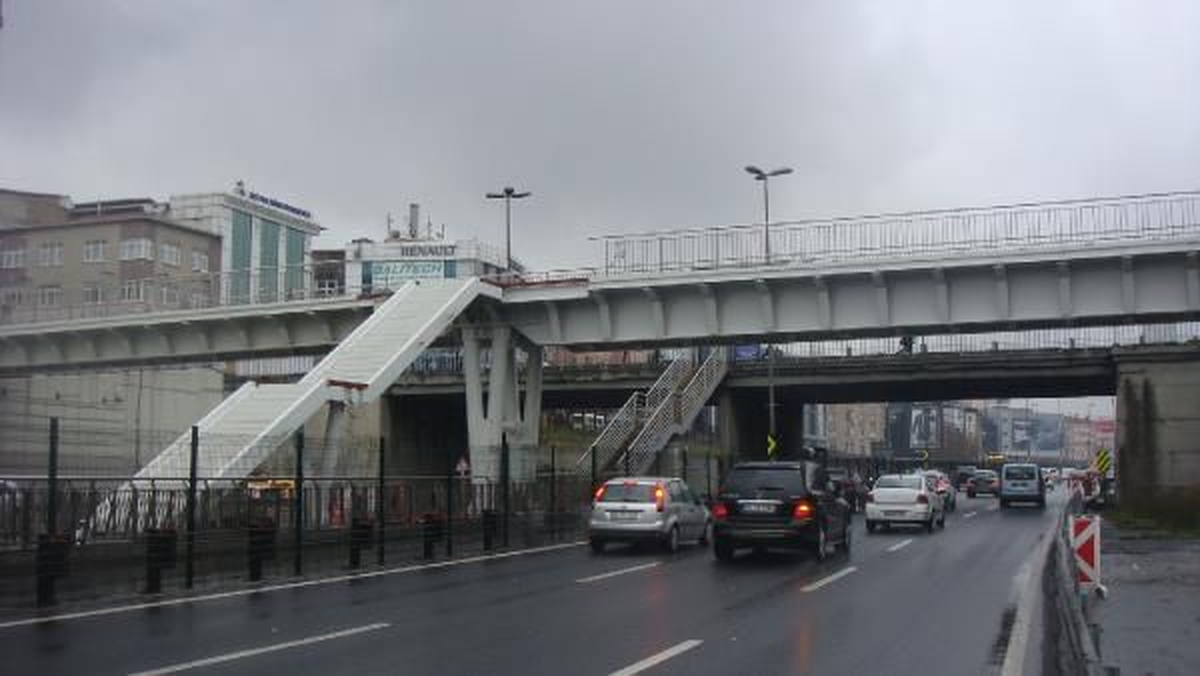 Perpa\'daki Üst Geçit Çalışması