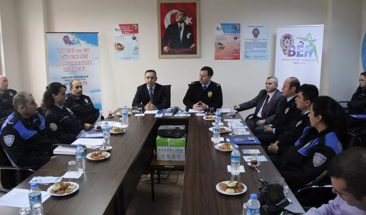 Polisten Hırsızlara Karşı Vatandaşa Ücretsiz Danışmanlık