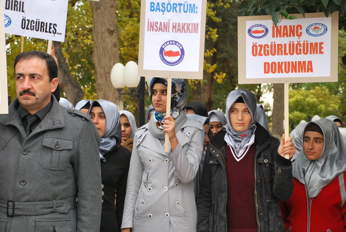 Şanlıurfa\'da "Başörtüsü" Açıklaması
