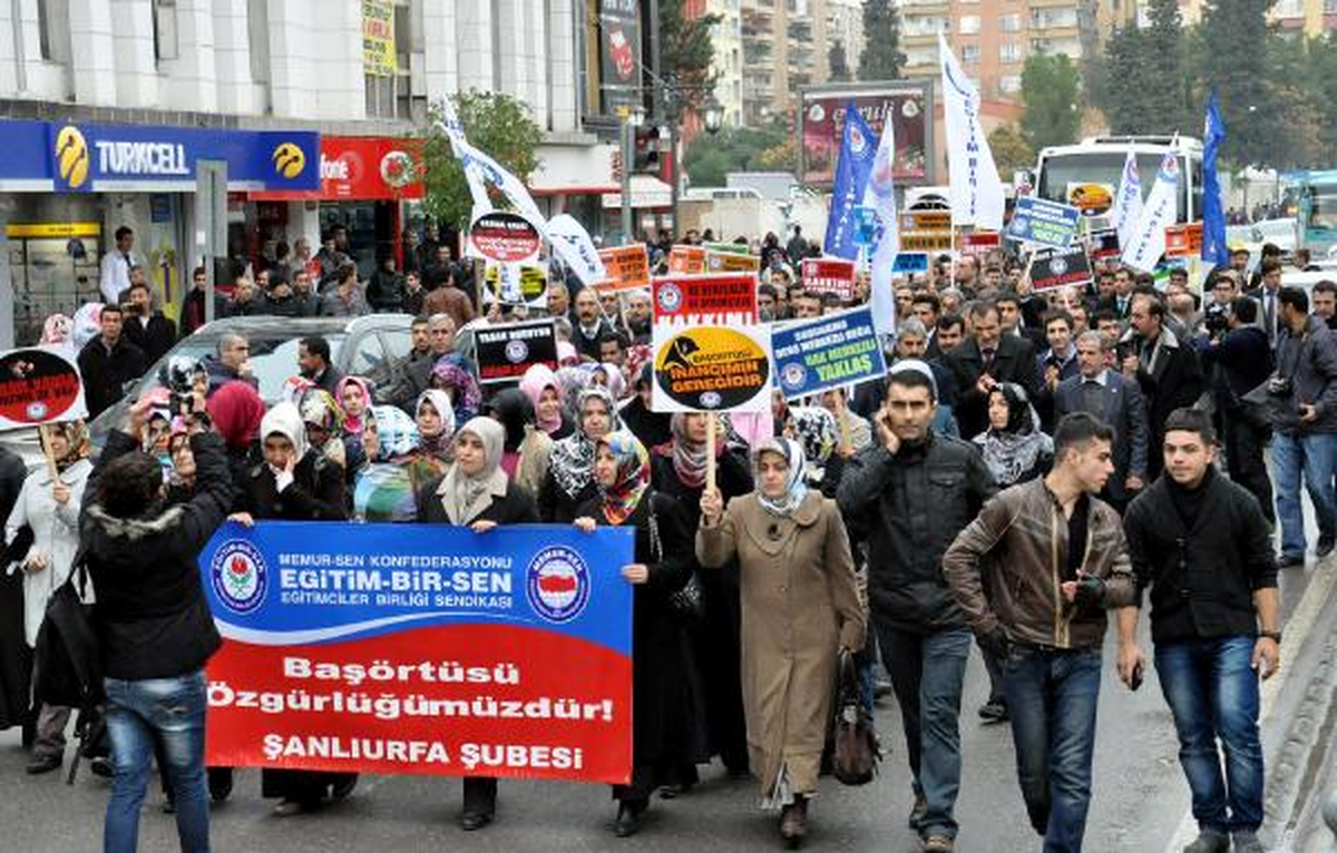 Şanlıurfa\'da \'Başörtüsüne Özgürlük\' Yürüyüşü