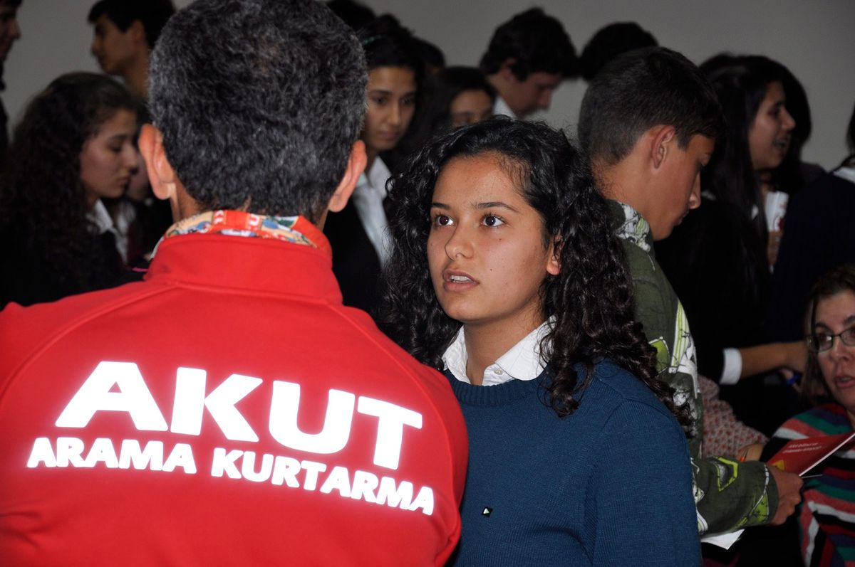 Seferihisar Akut Ekibi Seminer Çalışmalarına Devam Ediyor