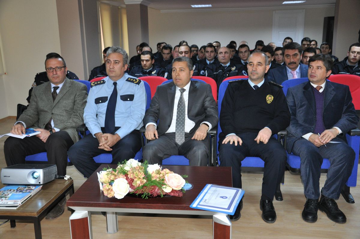 Trafik Kural İhlali Tespit Tutanağı Eğitimlerinde Başarılı Olanlara Sertifikaları Verildi
