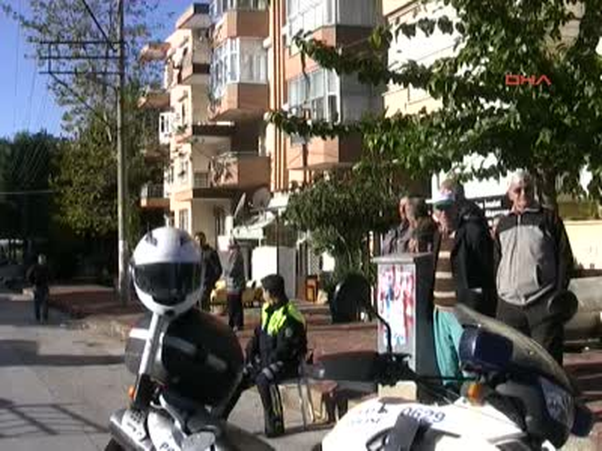 Trafik Polisine Çarpan Sürücü Gözyaşlarına Boğuldu