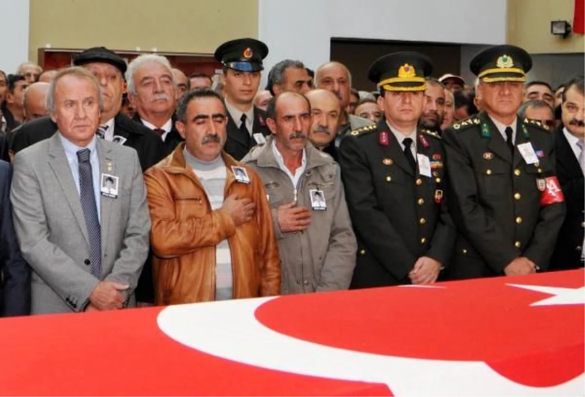 Antalya Tüfeğinden Çıkan Kurşunla Ölen Asker Toprağa Verildi