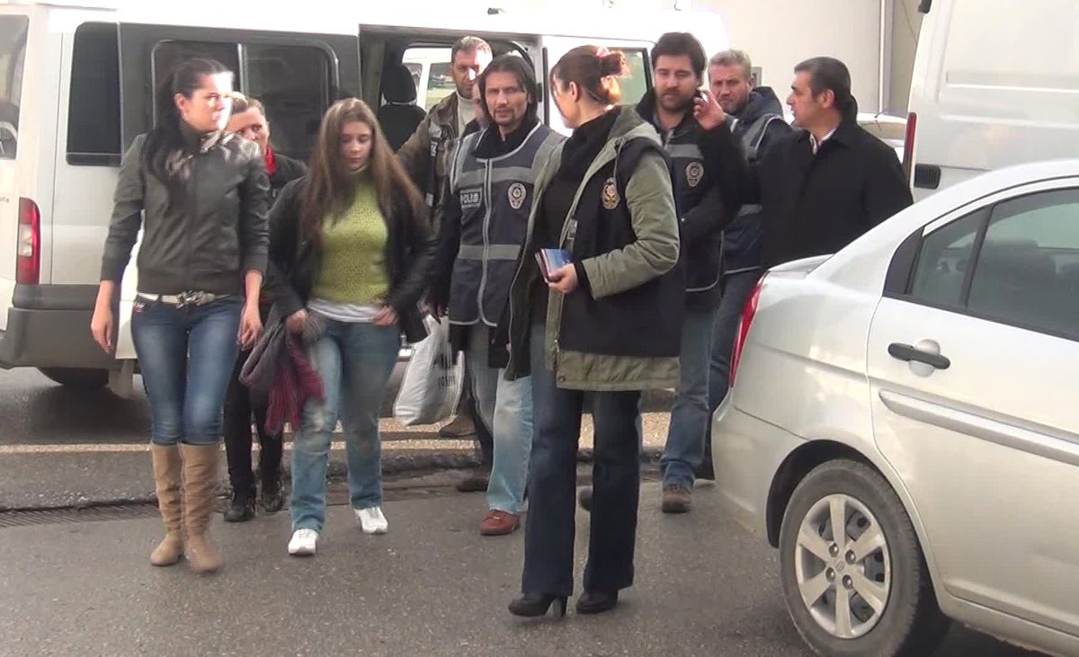 Arabayla Çay Servisi Polise Takıldı