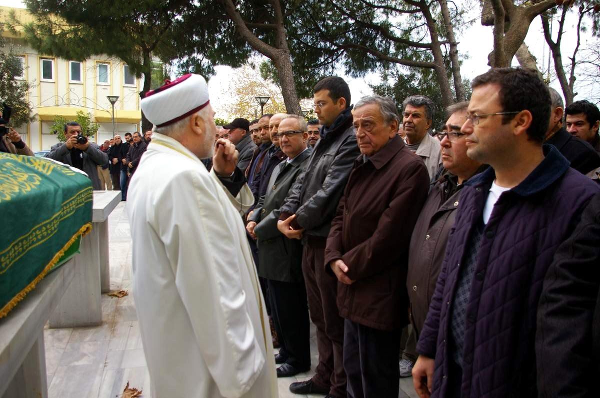Bandırmalı İş Adamı Ozar Toprağa Verildi