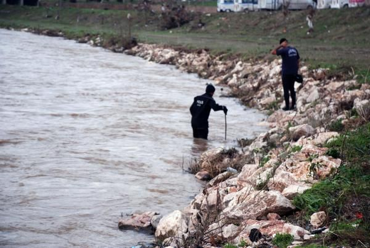 Biga\'da Polisten Kaçan Kişinin Derede Kaybolması
