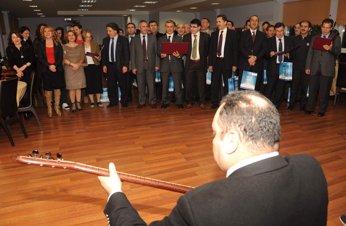 \'Biz Korosu\'na Teşekkür Yemeği Düzenlendi