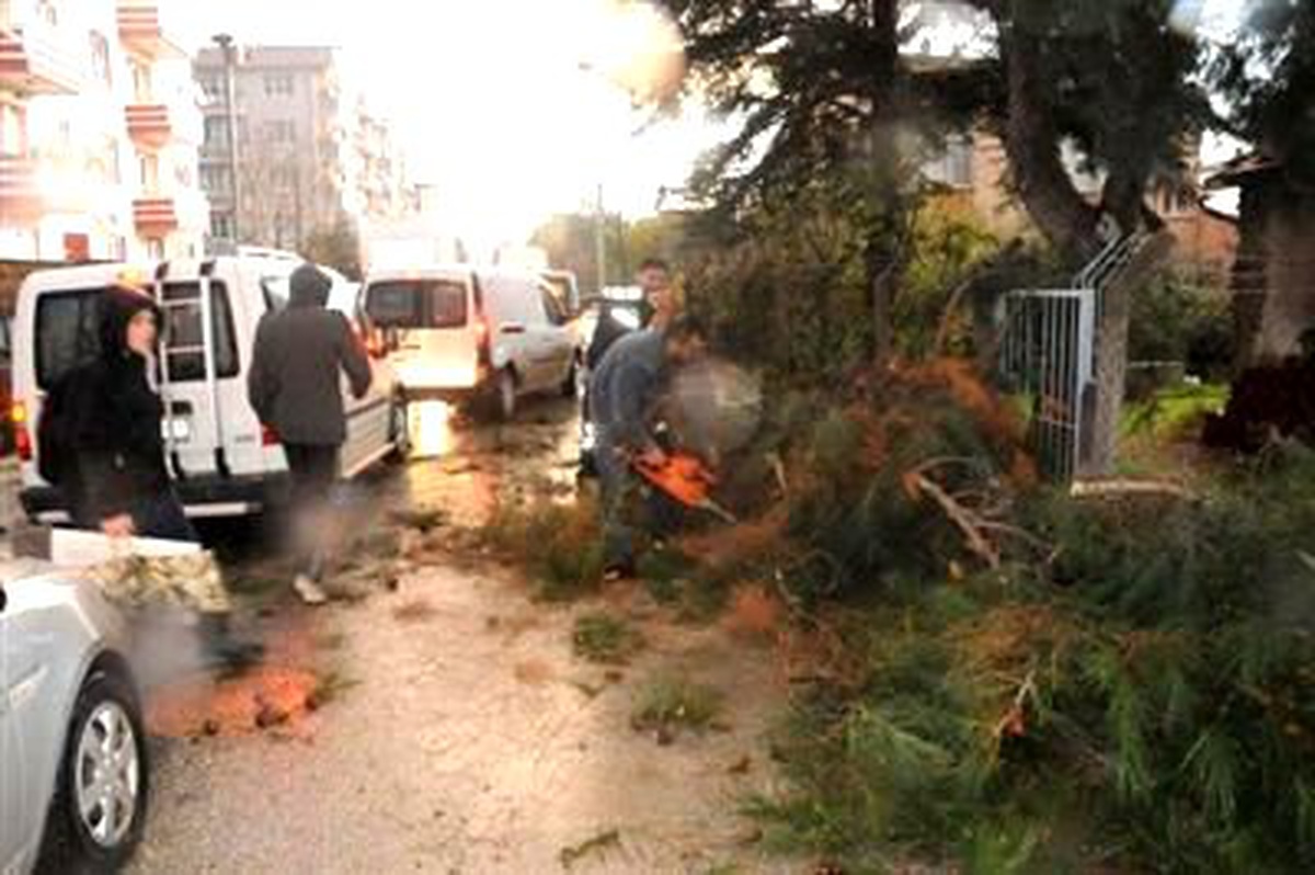 Çanakkale\'de Fırtına Etkili Oldu
