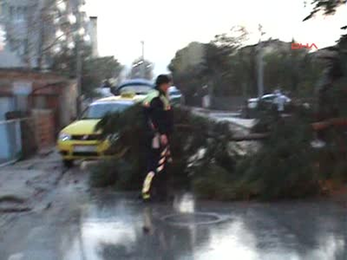 Çanakkale\'de Fırtına Etkili Oldu