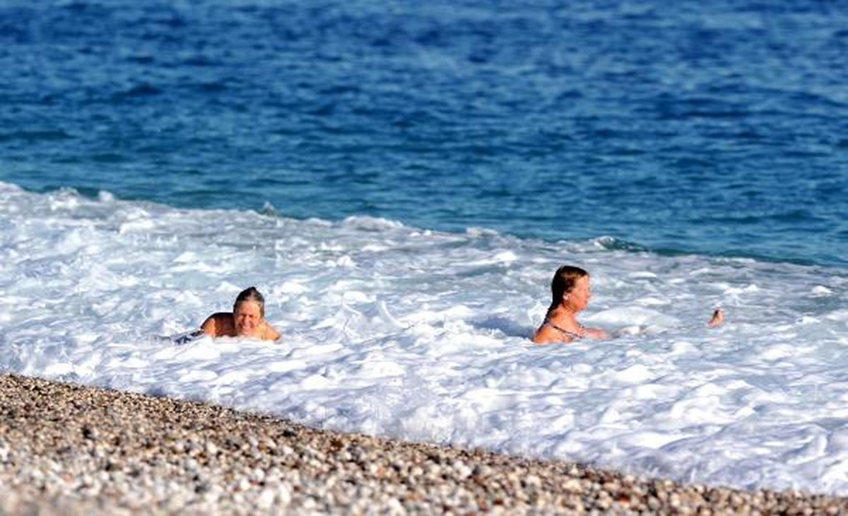 Fırtına ve Yağmur Sonrası Antalya\'da Güneş Açtı