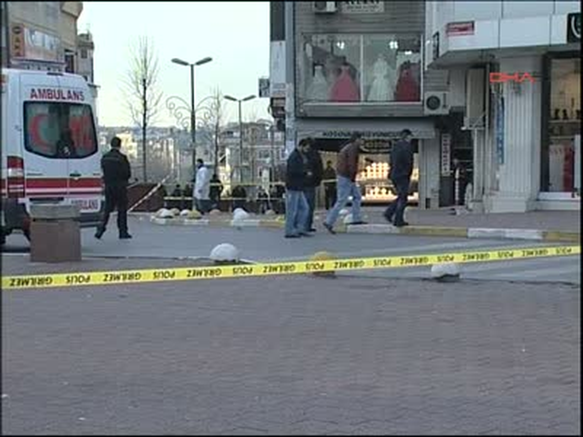 Gaziosmanpaşa\'da Polise Silahlı Saldırı.1 Şehit Oldu Emniyet Müdürü Çapkın Olay Yerinde İnceleme...