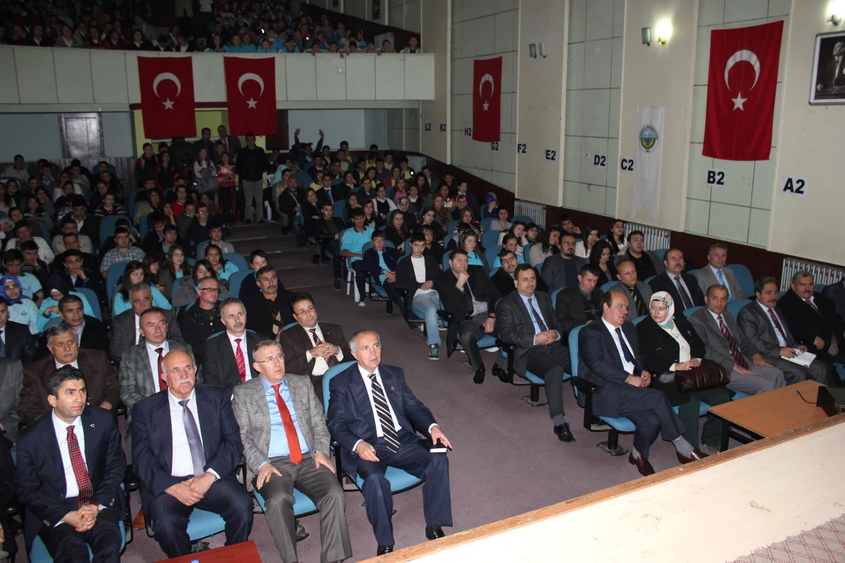 Görele\'de "Dünyada ve Türkiye\'de İnsan Hakları" Konferansı