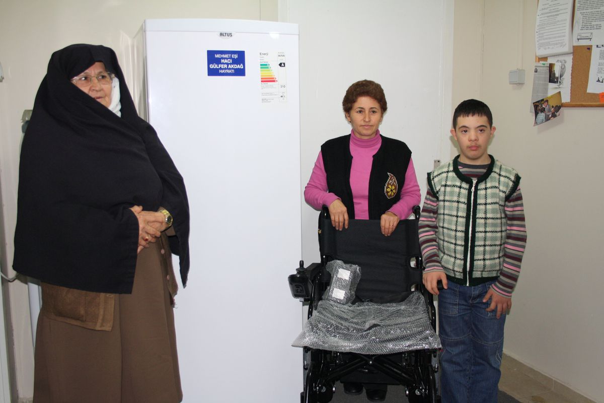 Hayırseverden Engellilere Akülü Araba