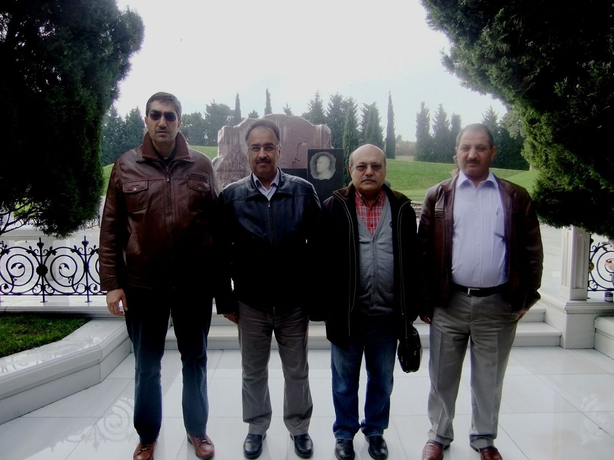 Iğdır Üniversitesi Heyetinden Aliyev\'in Anıt Mezarına Ziyaret