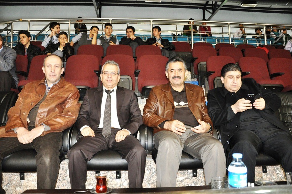 Kaşıkoğlu, Gençlik Spor\'u Yalnız Bırakmıyor