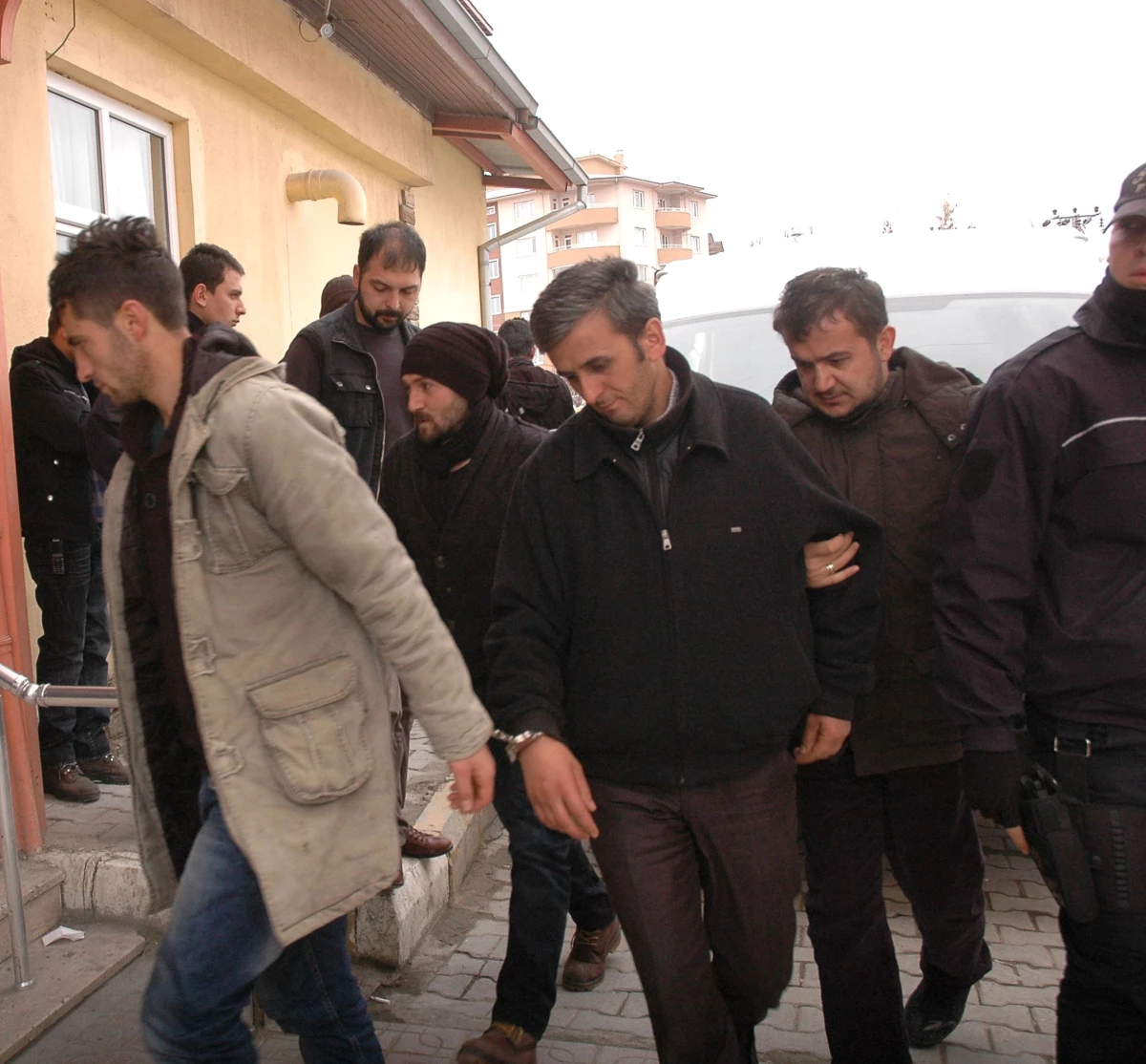 Kck Operasyonda Gözaltına Alınanlar Diyarbakır\'a Götürüldü