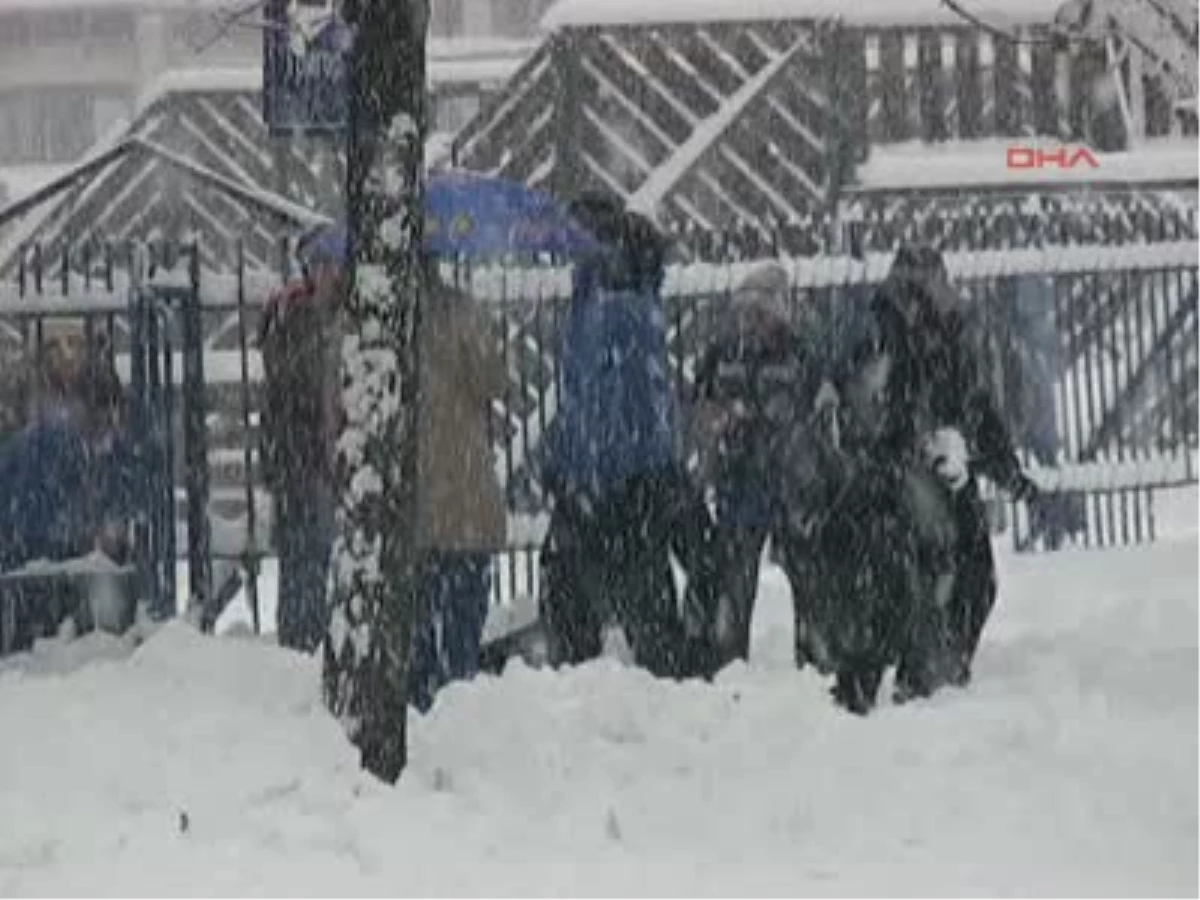Makedonya Kar Altında... Ohri\'den Kar Manzaraları