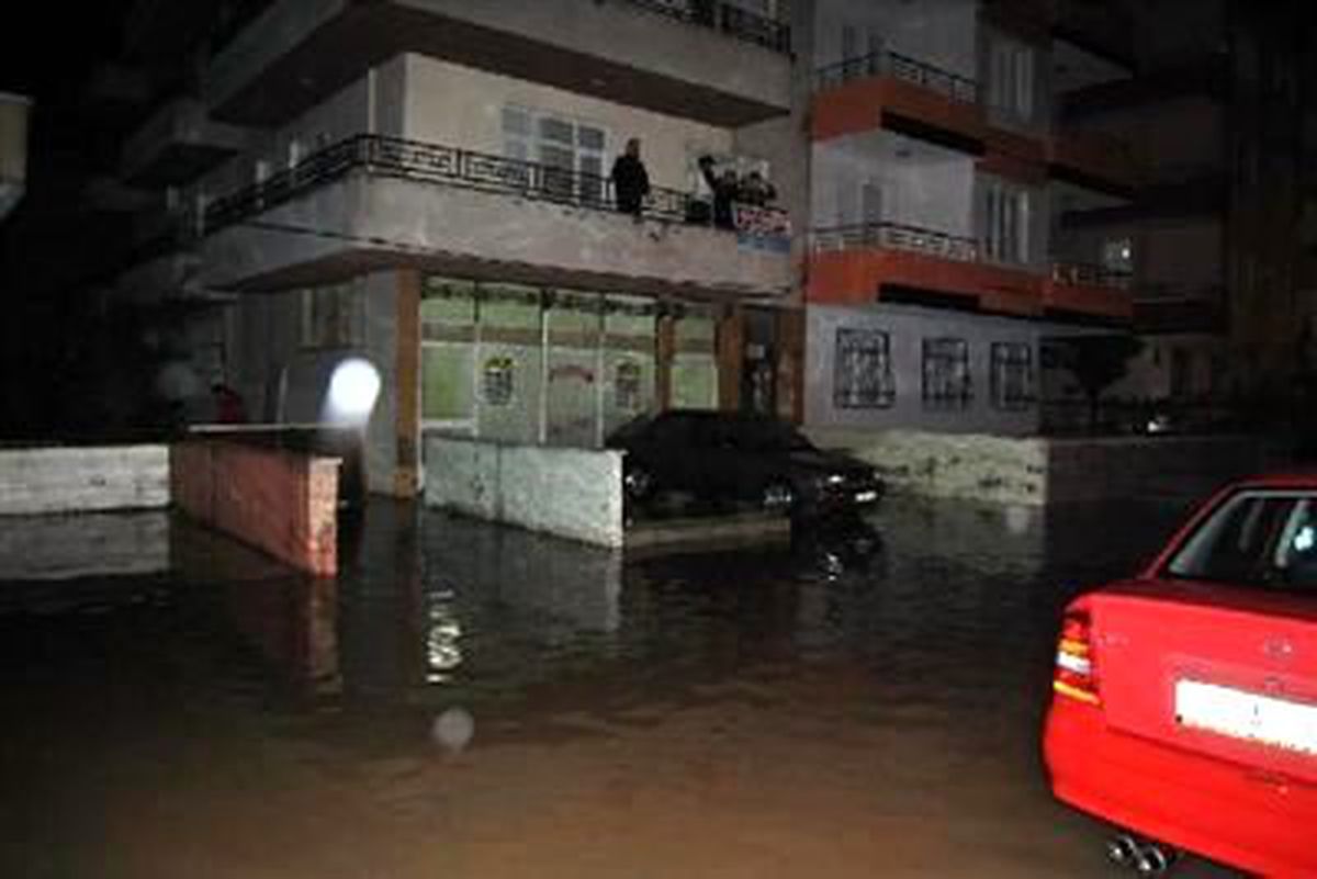 Mersin Yağmura Teslim Oldu
